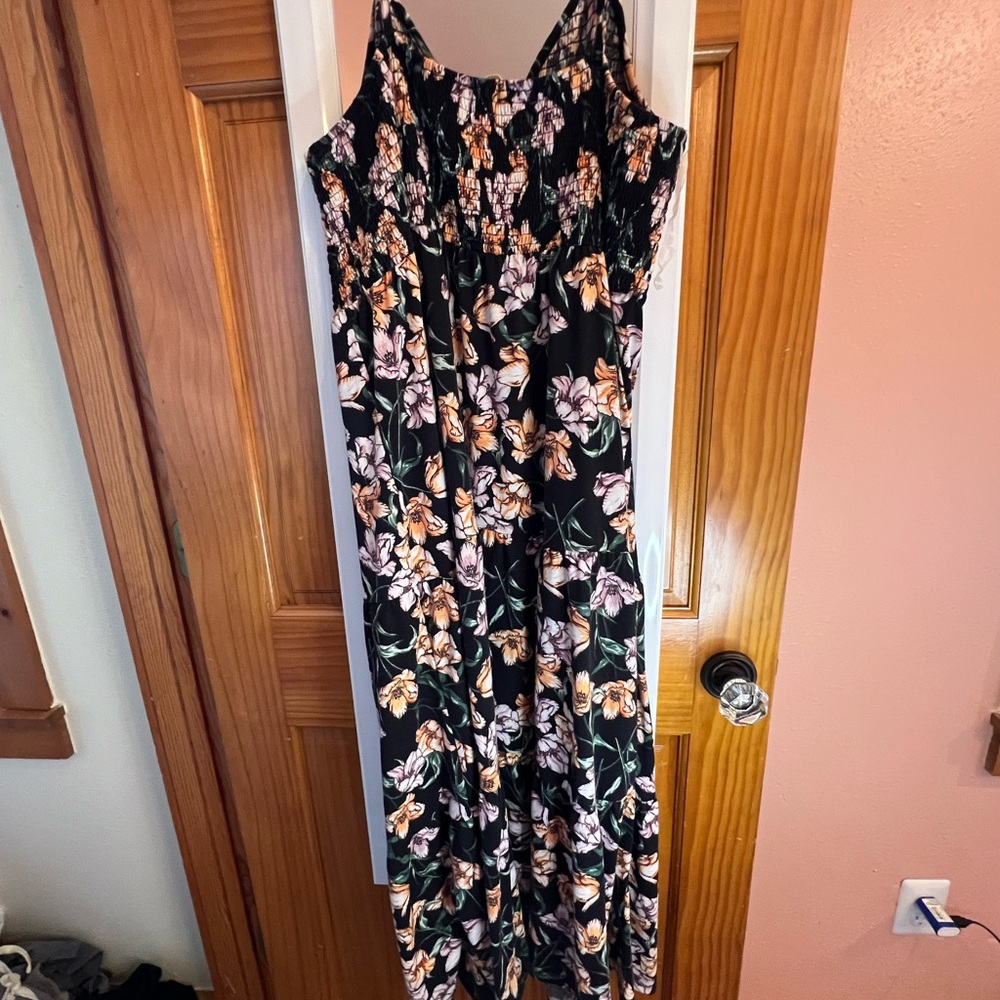 Women’s 2x black flowered dress